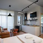 Compact Chic Design ティラナ