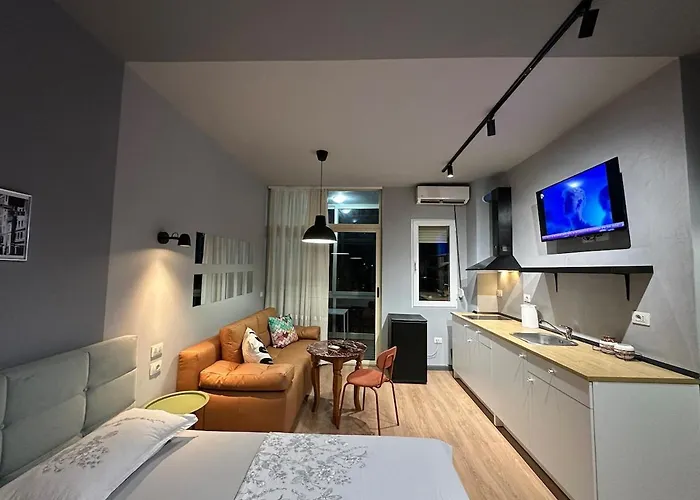 Apartment Compact Chic Design Tirana