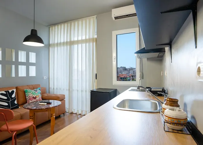 Compact Chic Design *