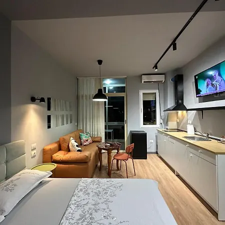 شقة Compact Chic Design