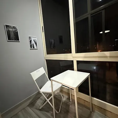 شقة Compact Chic Design *