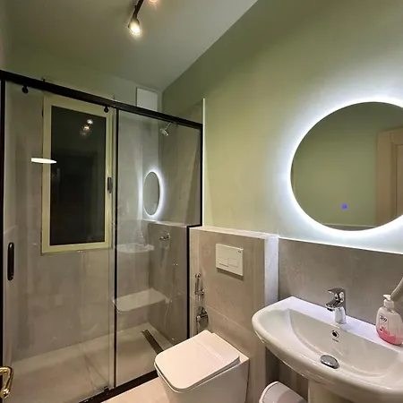 Compact Chic Design