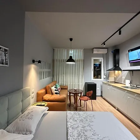 شقة Compact Chic Design