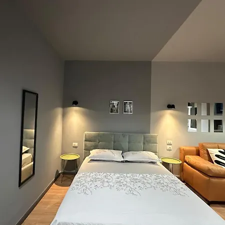 Apartment Compact Chic Design Tirana