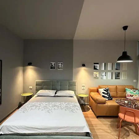 Compact Chic Design شقة