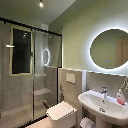 Compact Chic Design شقة *