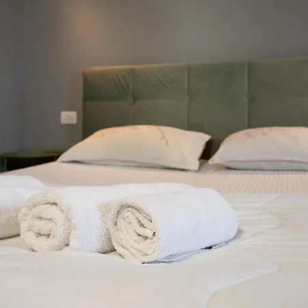 Compact Chic Design Tirana