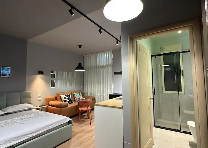 Compact Chic Design Appartement Tirana