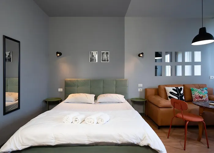 Compact Chic Design 地拉那