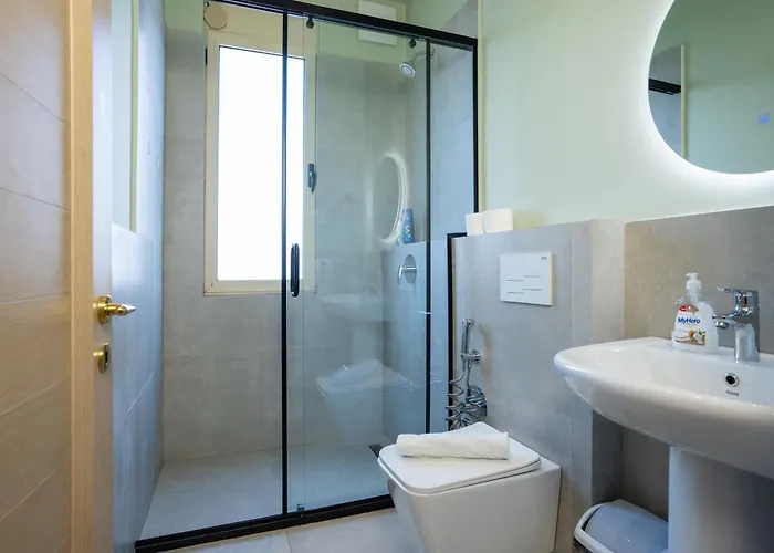 Compact Chic Design 地拉那