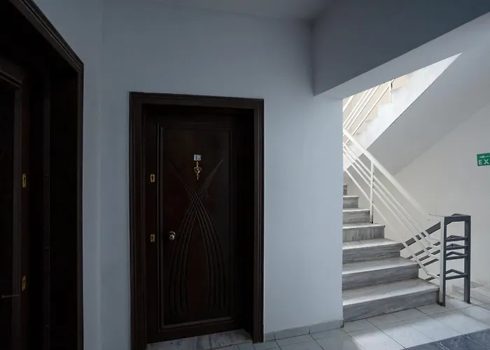 Compact Chic Design Tirana