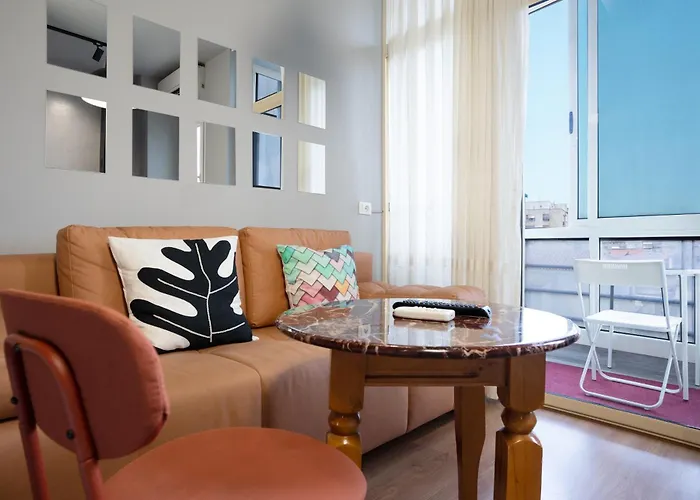 Compact Chic Design 地拉那