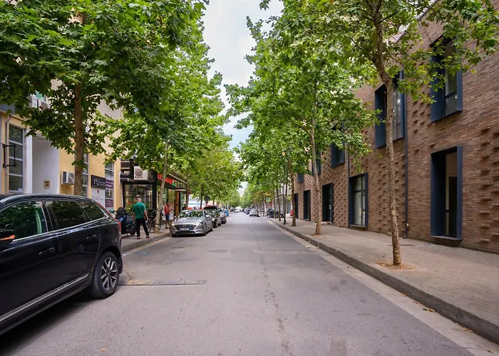 Compact Chic Design 地拉那